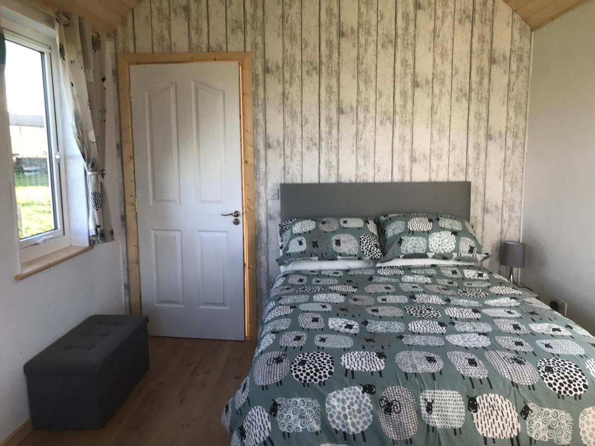 The Snuggly Sheep Shepherd Hut Farm Stay Ballyshannon Exterior foto